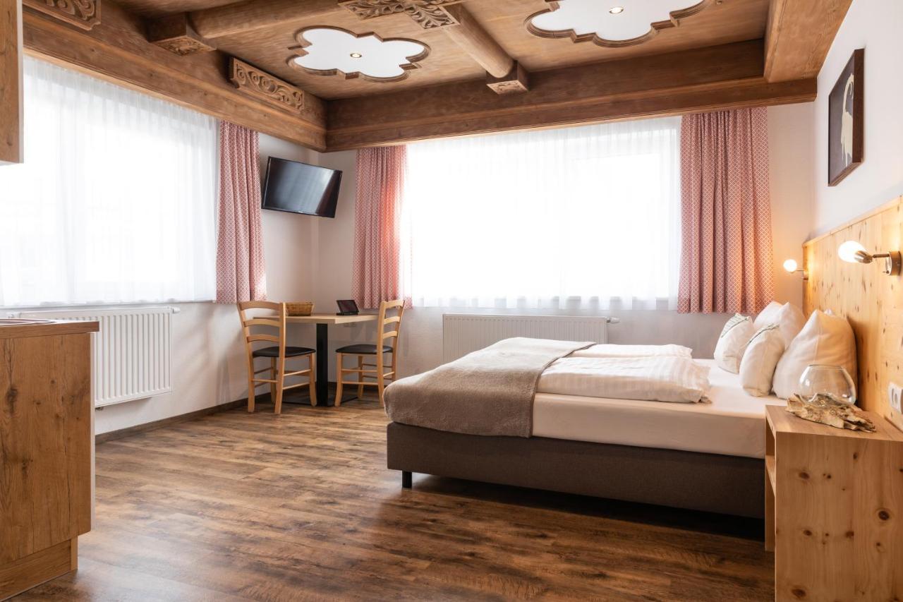 Pitztal Living Aparthotel แยร์สเซินส์ ภายนอก รูปภาพ