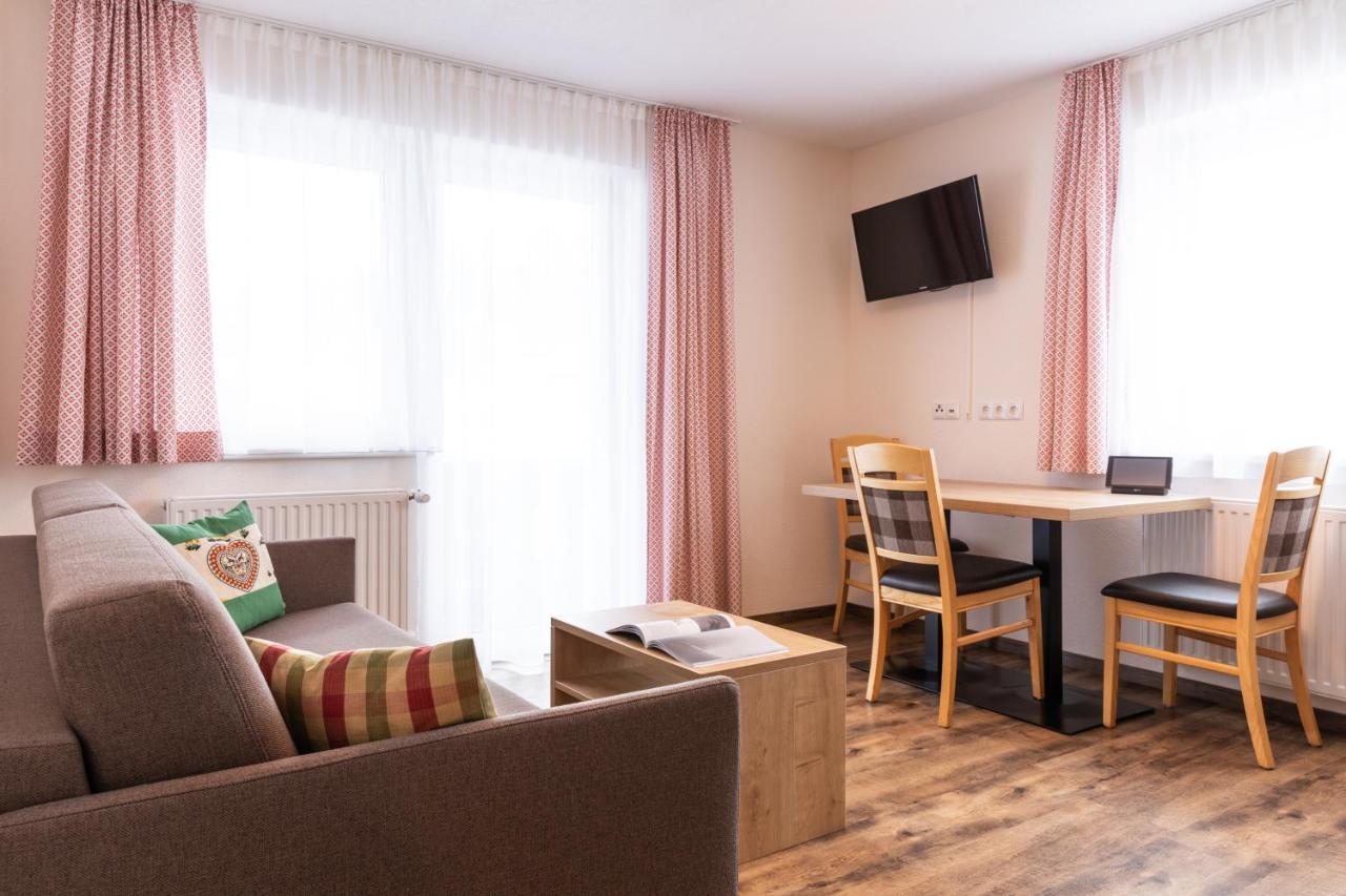 Pitztal Living Aparthotel แยร์สเซินส์ ภายนอก รูปภาพ