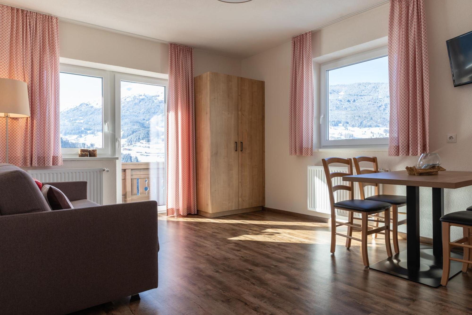 Pitztal Living Aparthotel แยร์สเซินส์ ภายนอก รูปภาพ