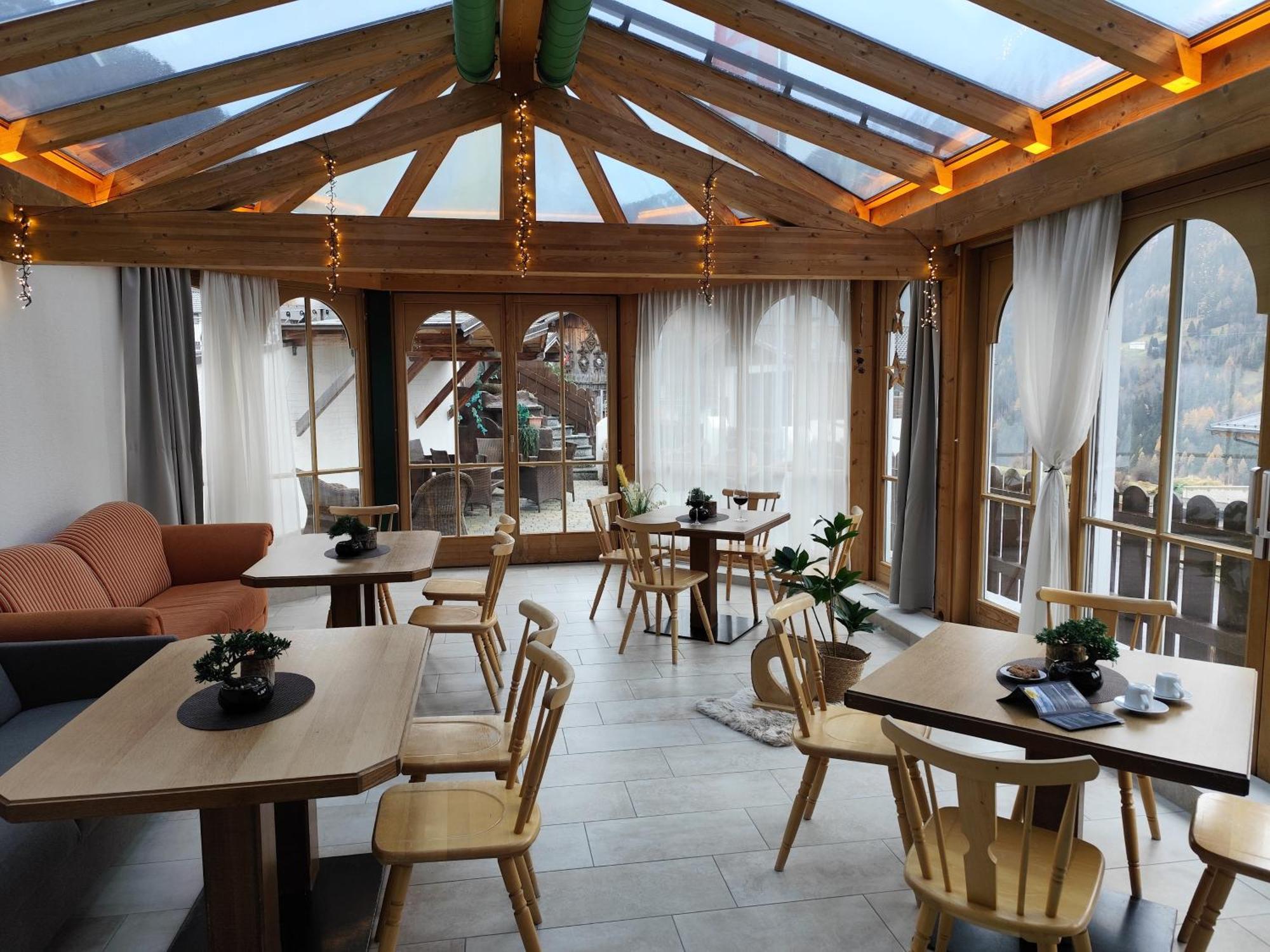 Pitztal Living Aparthotel แยร์สเซินส์ ภายนอก รูปภาพ