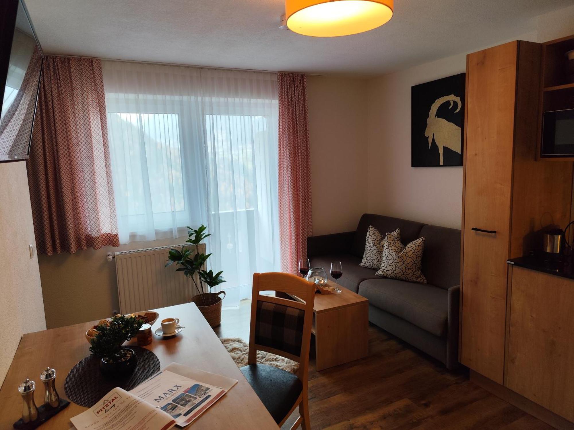 Pitztal Living Aparthotel แยร์สเซินส์ ภายนอก รูปภาพ