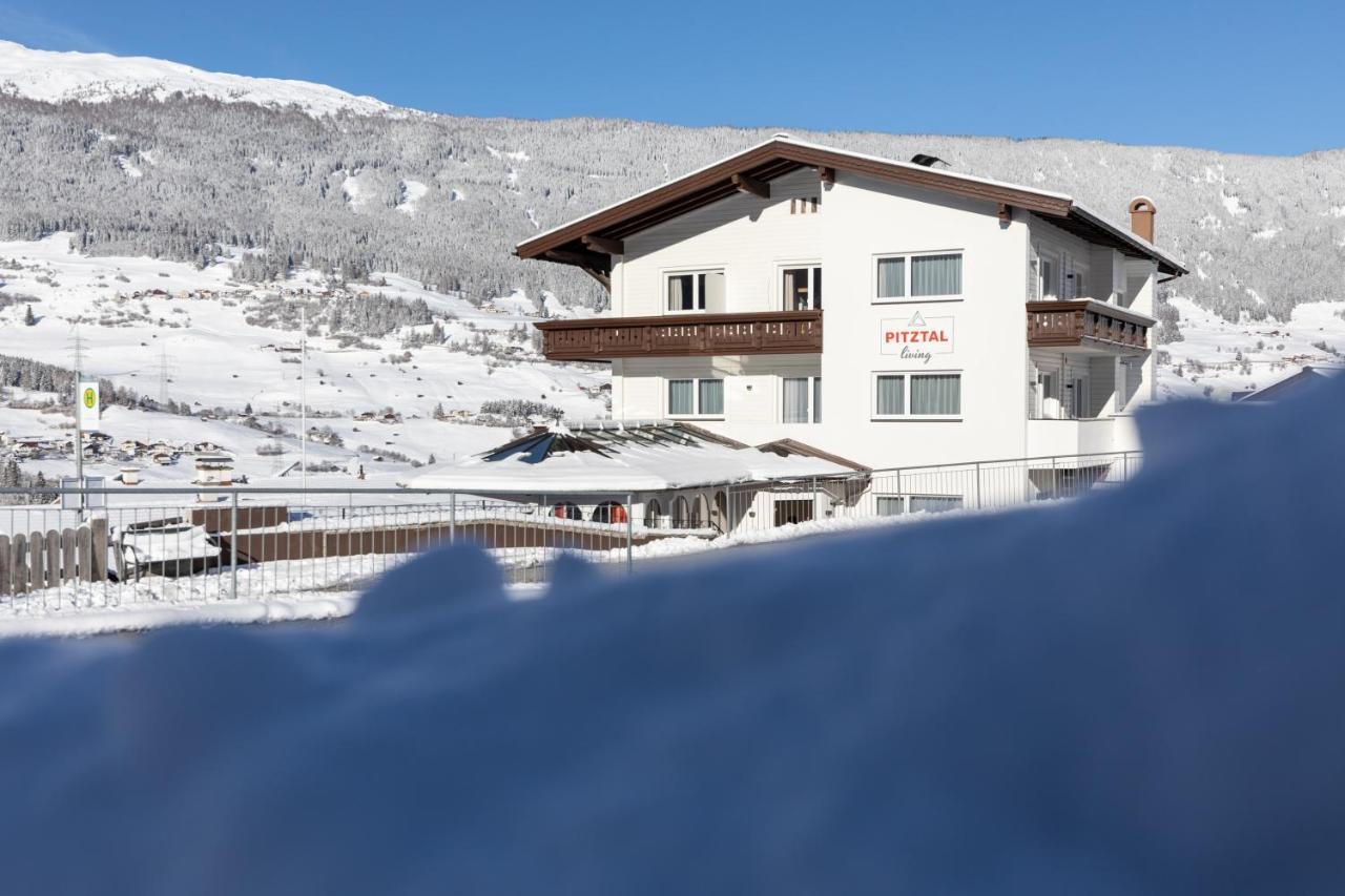 Pitztal Living Aparthotel แยร์สเซินส์ ภายนอก รูปภาพ