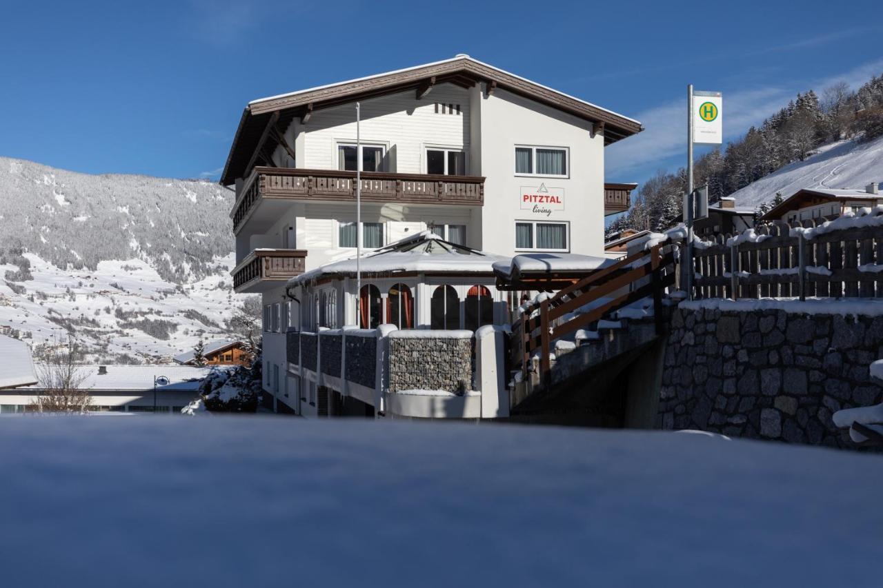 Pitztal Living Aparthotel แยร์สเซินส์ ภายนอก รูปภาพ
