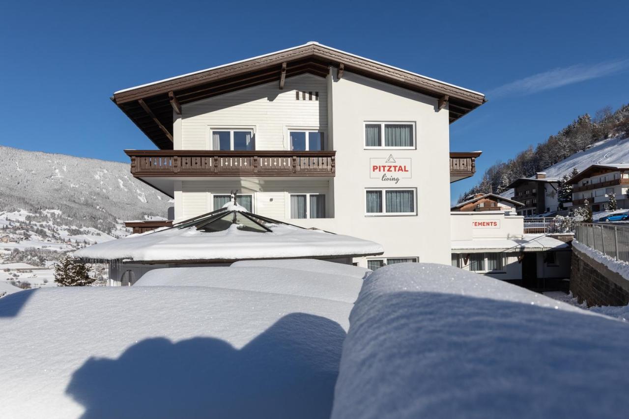 Pitztal Living Aparthotel แยร์สเซินส์ ภายนอก รูปภาพ